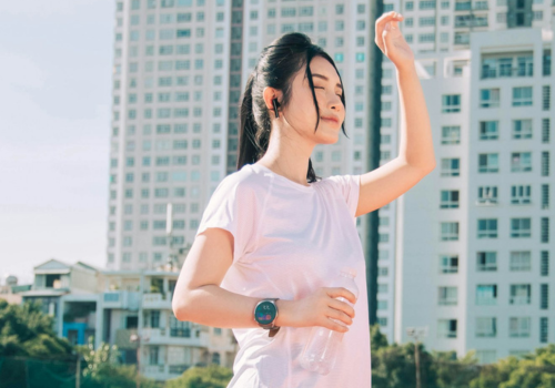 Relógios e pulseiras inteligentes viram tendência fitness